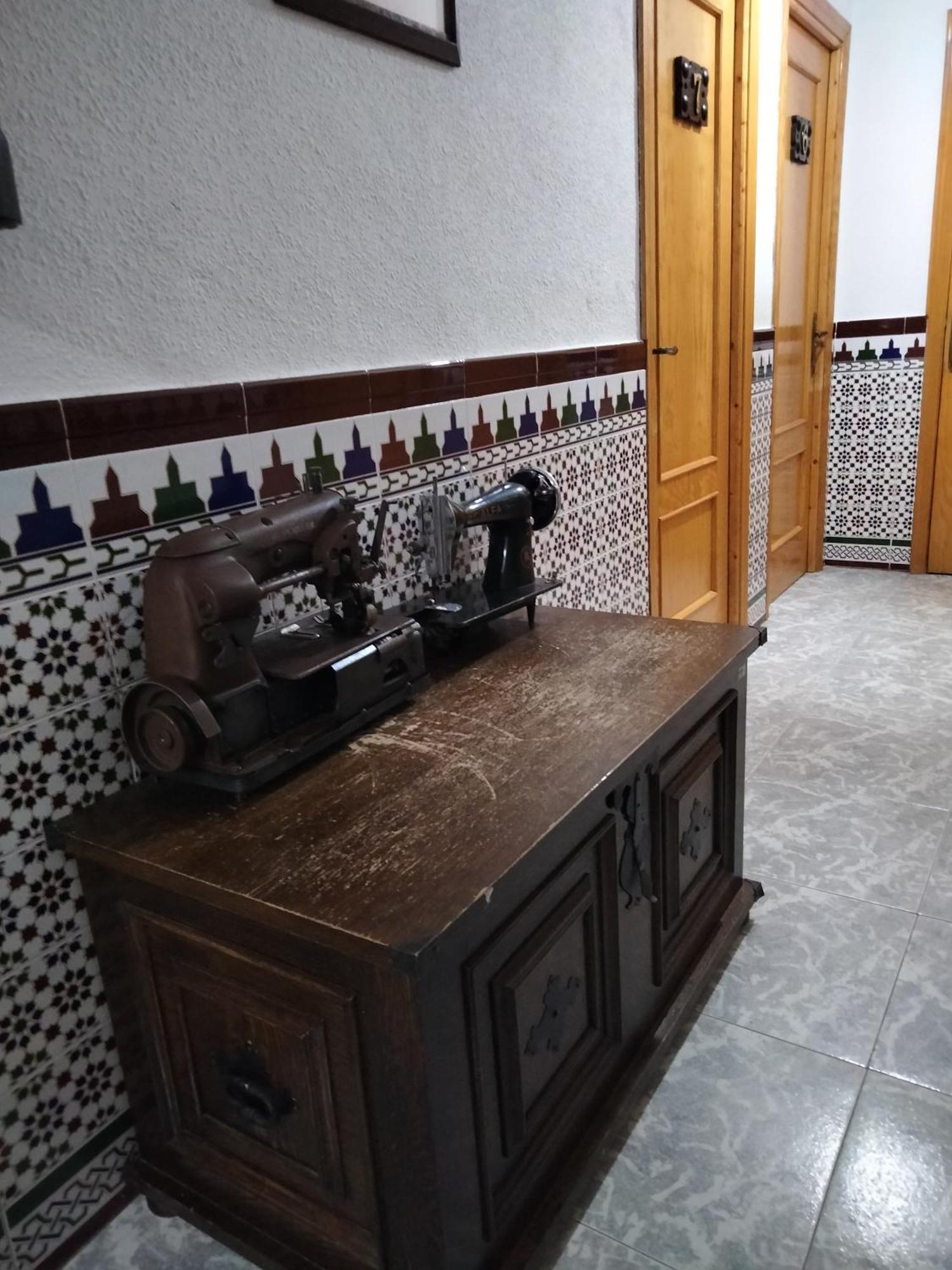 Hostal Restaurante El Labrador Talavera da Rainha Exterior foto